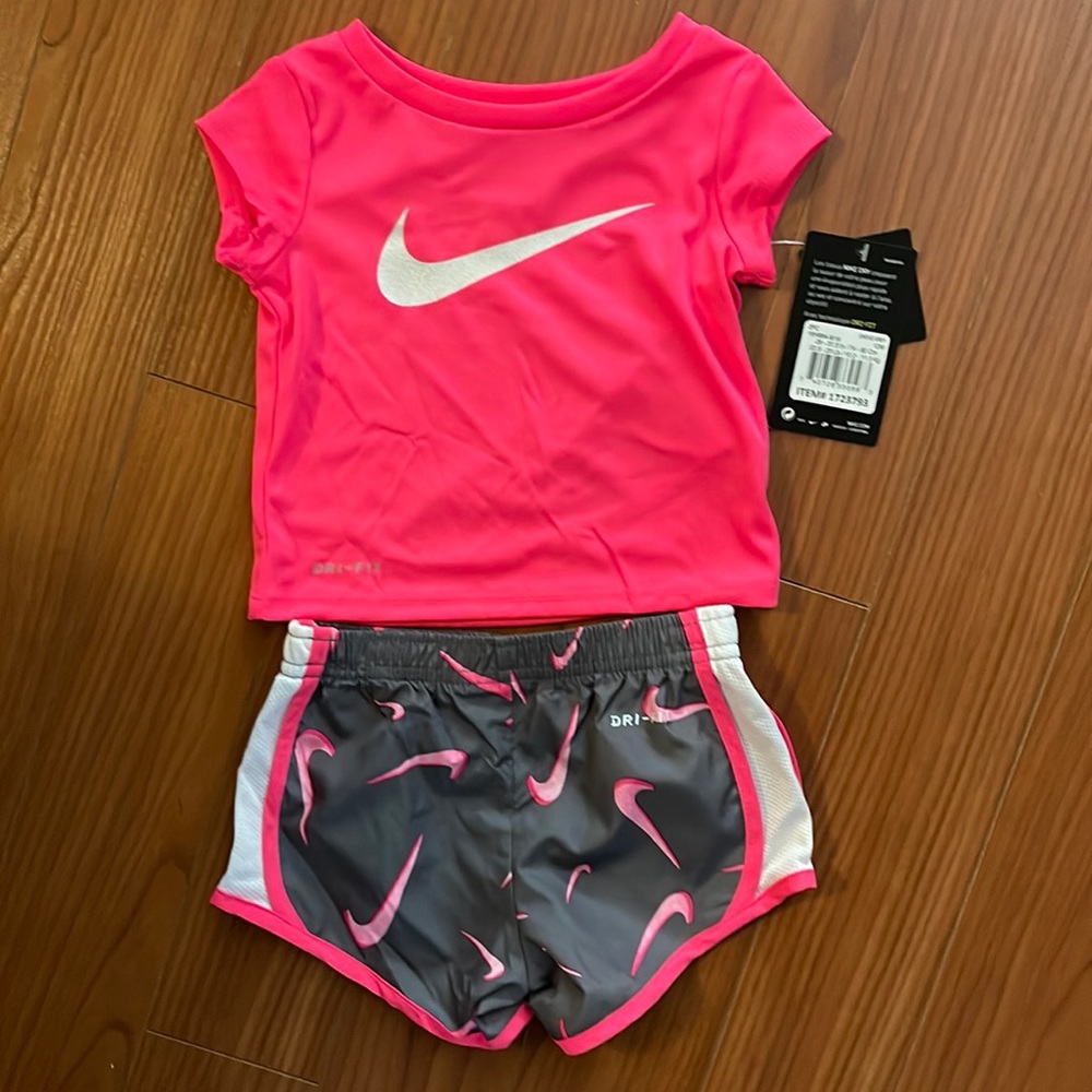 Nike Girl`s Graphic Print T Shirt & Shorts 2 Piece Set